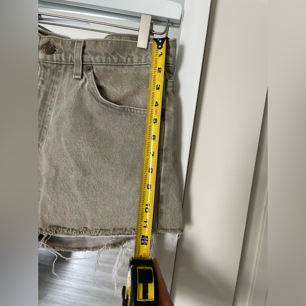 Levi's Olive Green 501 Cut-Off high-waisted shorts - Picture 10 of 11